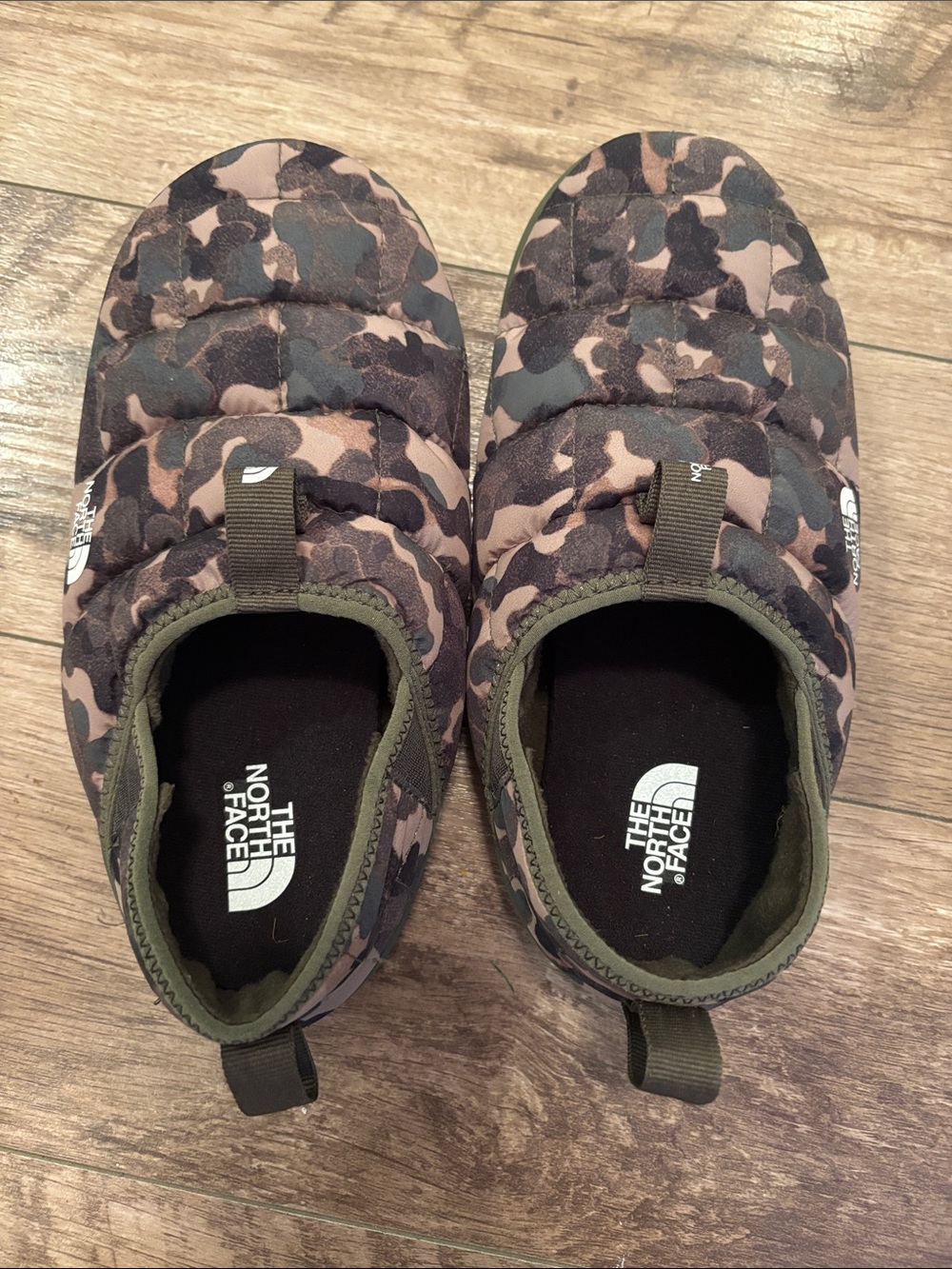 The North Face Kids' Camo Puffy Slip-On slippers size 5 (uk 37)